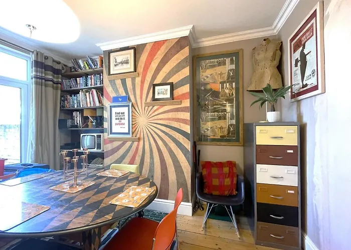 Cosy Period With Spacious Garden Holiday home