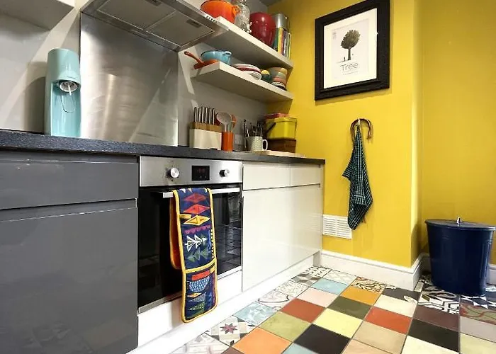 Cosy Period With Spacious Garden