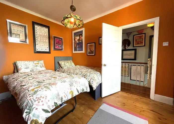 Cosy Period With Spacious Garden Holiday home