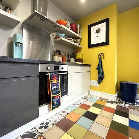 Cosy Period With Spacious Garden