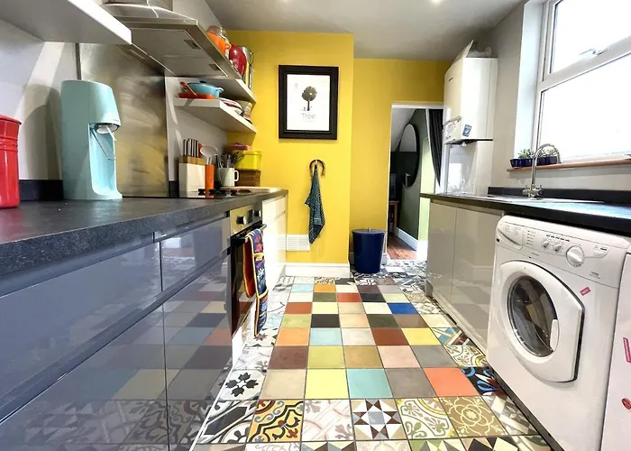 Cosy Period With Spacious Garden *