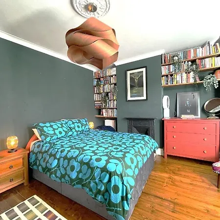 Cosy Period With Spacious Garden בית נופש *
