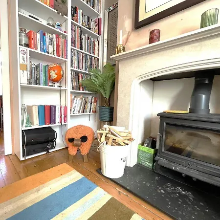 בית נופש Cosy Period With Spacious Garden