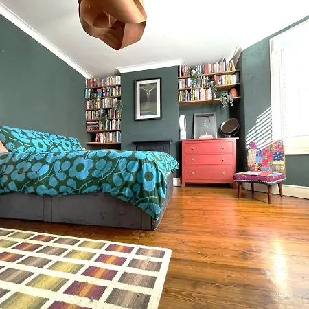בית נופש Cosy Period With Spacious Garden