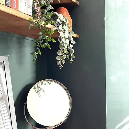 Cosy Period With Spacious Garden בית נופש בריסטול