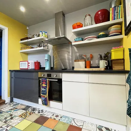 בית נופש Cosy Period With Spacious Garden *