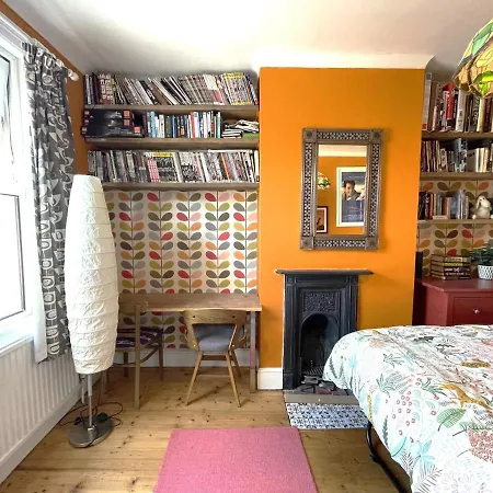 Cosy Period With Spacious Garden בית נופש *