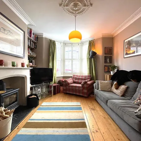בית נופש Cosy Period With Spacious Garden