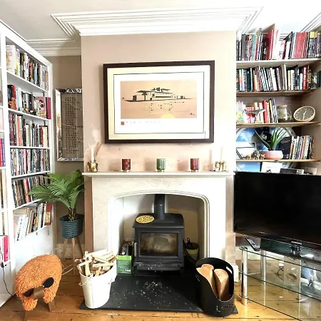 בית נופש Cosy Period With Spacious Garden