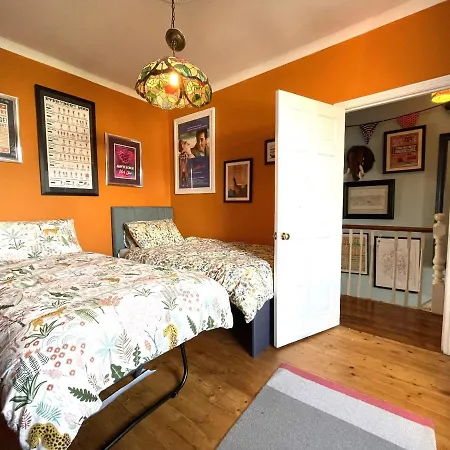 Cosy Period With Spacious Garden Holiday home