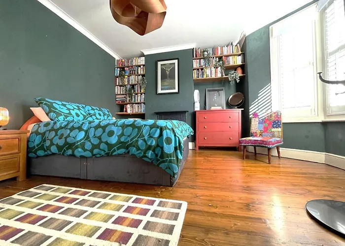 Сasa de vacaciones Cosy Period With Spacious Garden